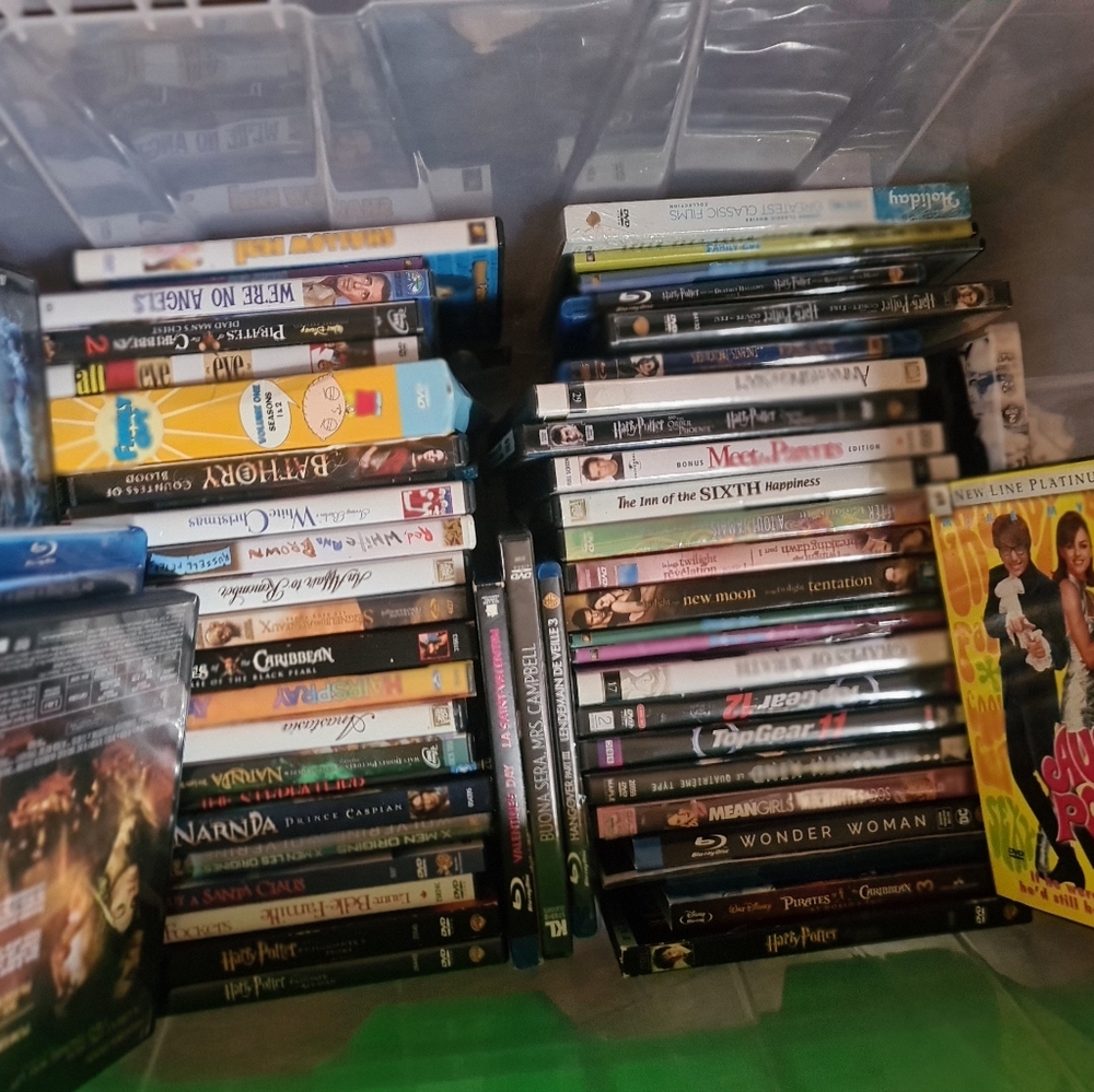 43 dvd's. 5 Harry potters/pirate of carabien/ LOTR/ Narnia / hangover